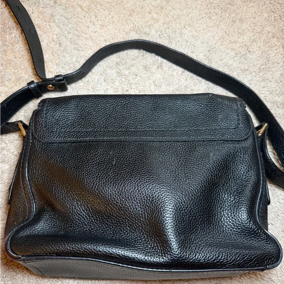 Marc Jacobs Elegant Black Crossbody Bag - Picture 3 of 4